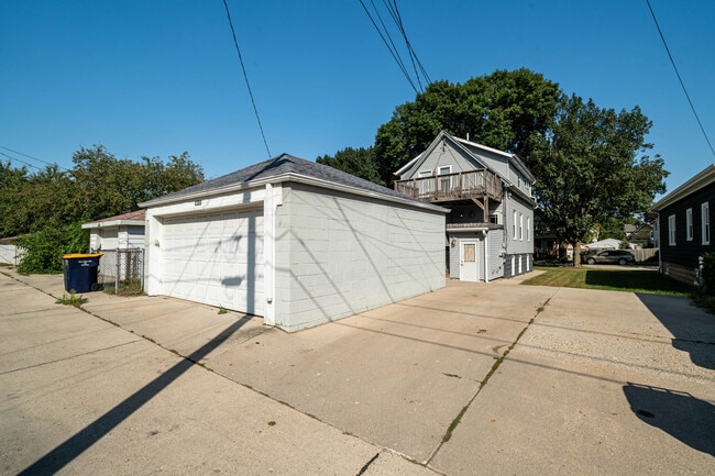 Building Photo - 1801 S 64th St