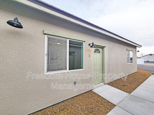 Building Photo - 1340 Arrowhead St