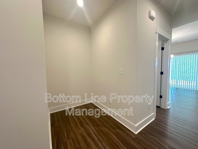 Building Photo - 9542 Munsing Dr