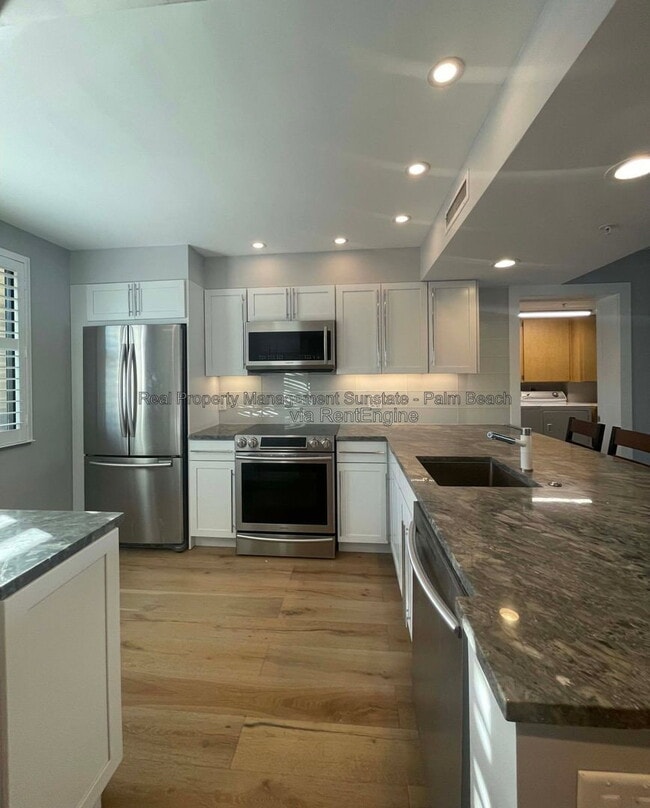 Building Photo - 2301 Marina Isle Way