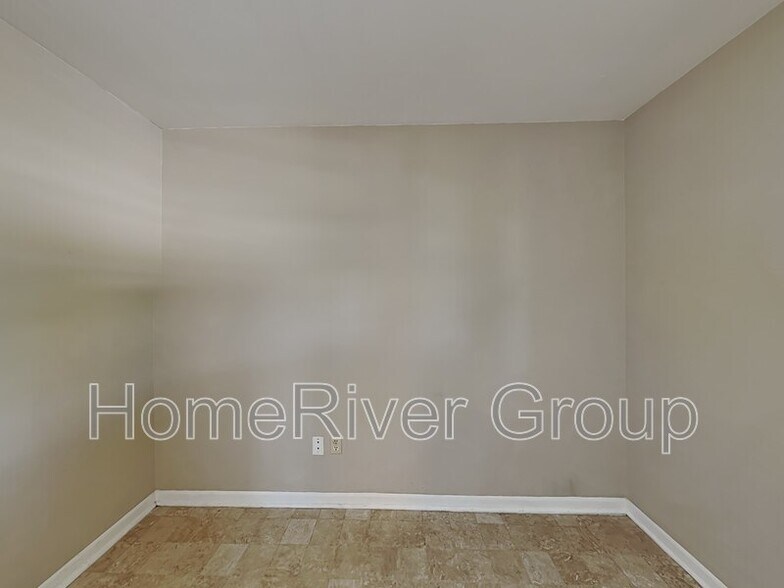 Building Photo - 6153 Spring Hill Dr