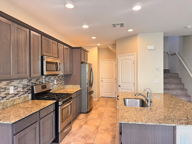 Building Photo - Beautifu 2 Story 4 bedrooms 2.5 baths located in Mountain Edge Southwest