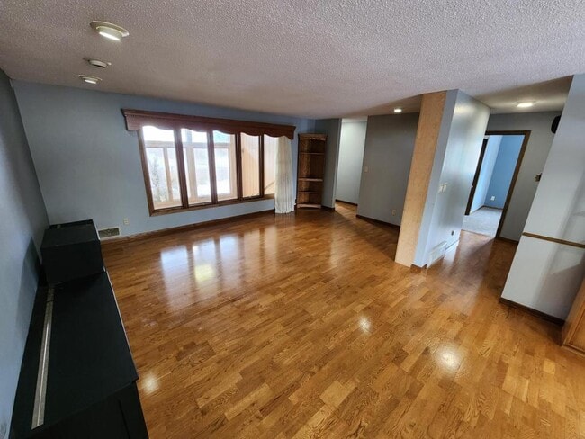 Building Photo - 2318 E Boulevard Ave