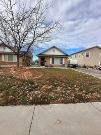 Building Photo - Cozy 2 bedroom single family home