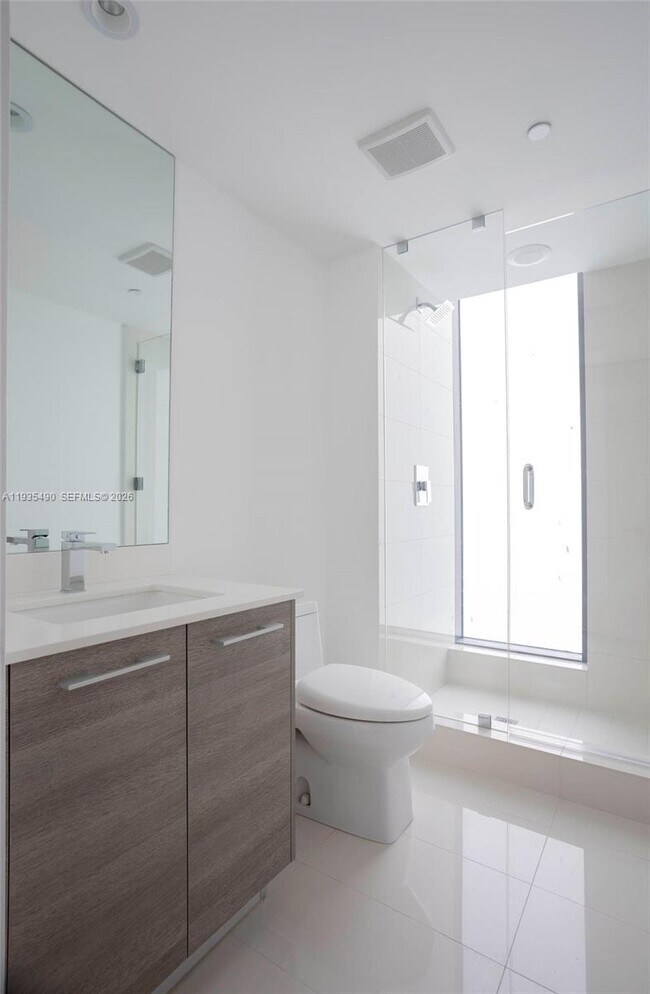 Building Photo - 650 NE 32nd St