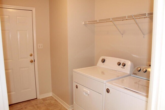 Building Photo - 1606 Trent St