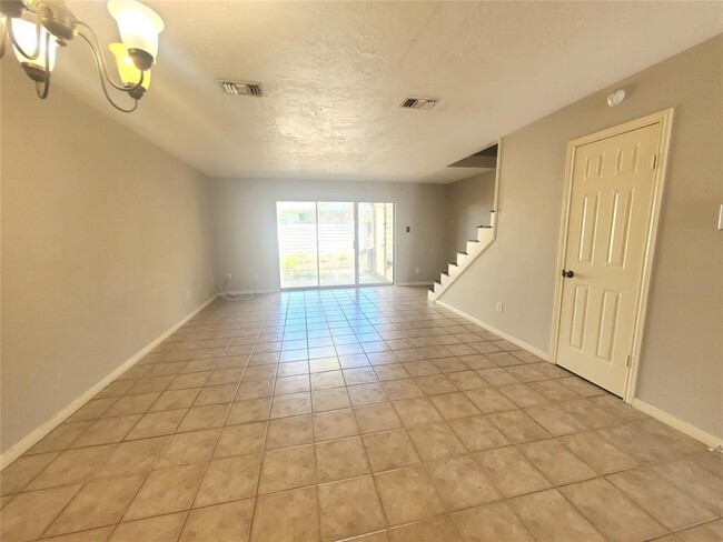 Building Photo - 2030 Plantation Dr