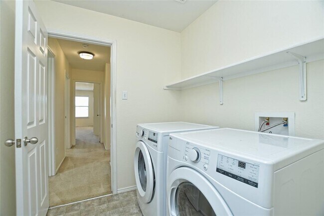 Building Photo - 811 Encinita Dr
