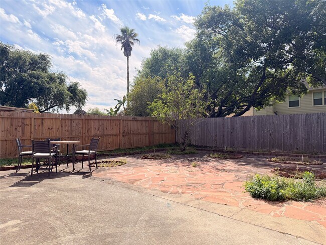 Building Photo - 5124 Carefree Dr