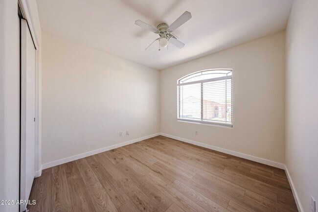 Building Photo - 7315 W Fleetwood Ln