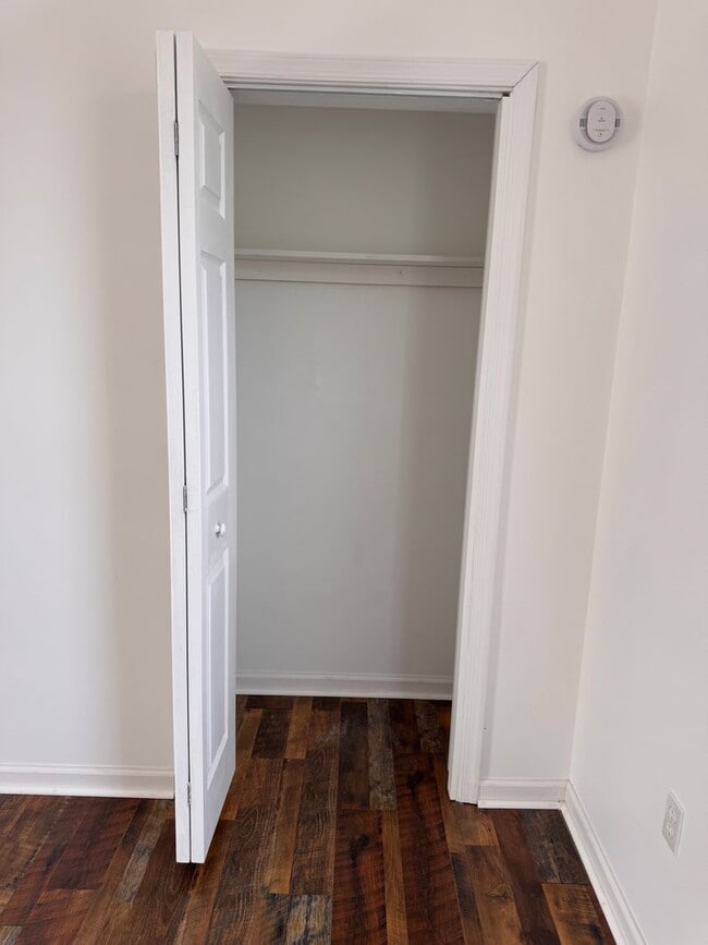 Building Photo - 3 Bedroom || 1 Bathroom Single Family Home