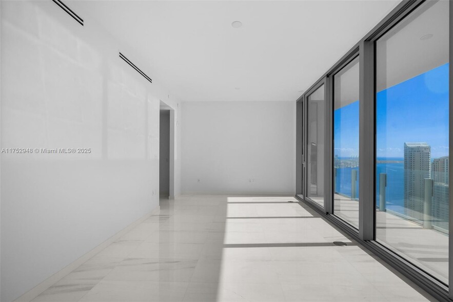 Building Photo - 300 Biscayne Boulevard Way