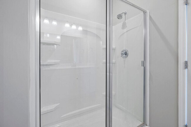 Building Photo - 3 Bedroom END unit Townhome in Clayton