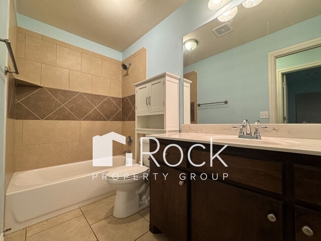 Building Photo - 3 Bedroom Home in North Norman with New Ca...