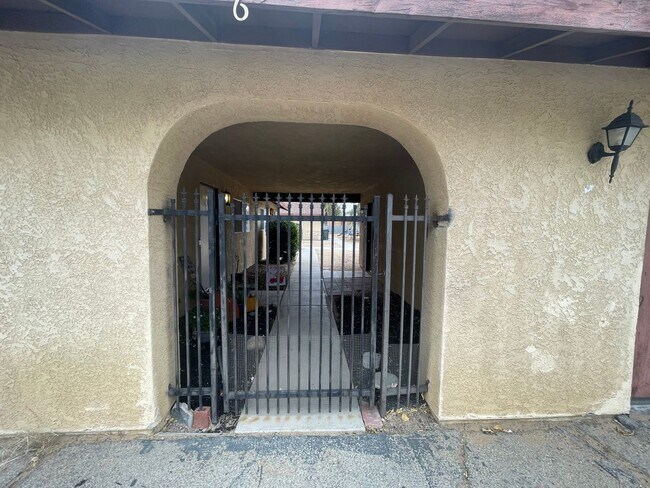 Building Photo - 3711