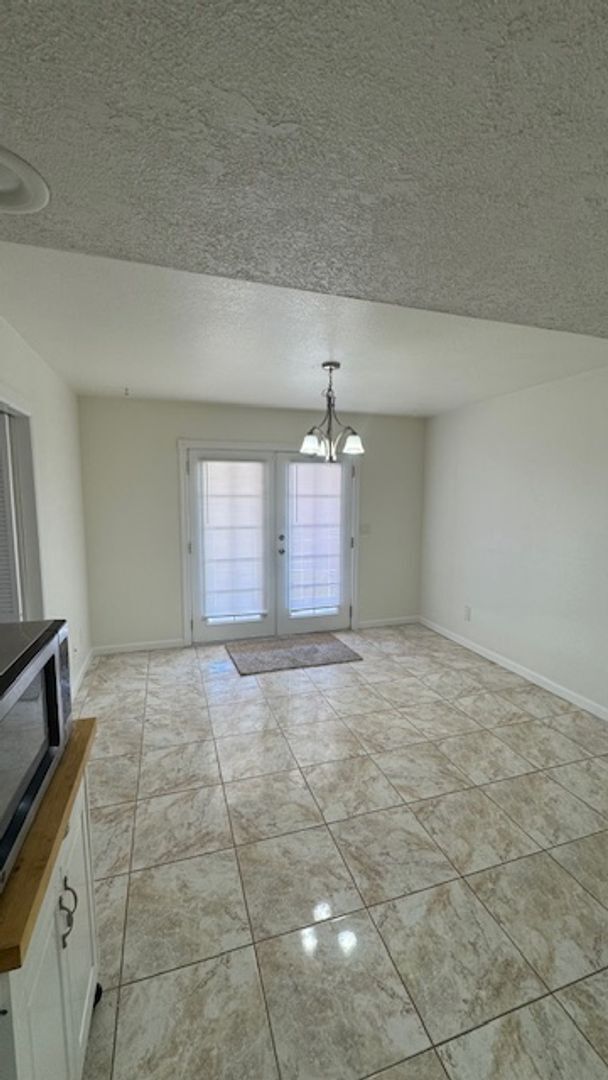 Building Photo - LONG TERM! 3 Bedroom 3 Bath Pool Home!