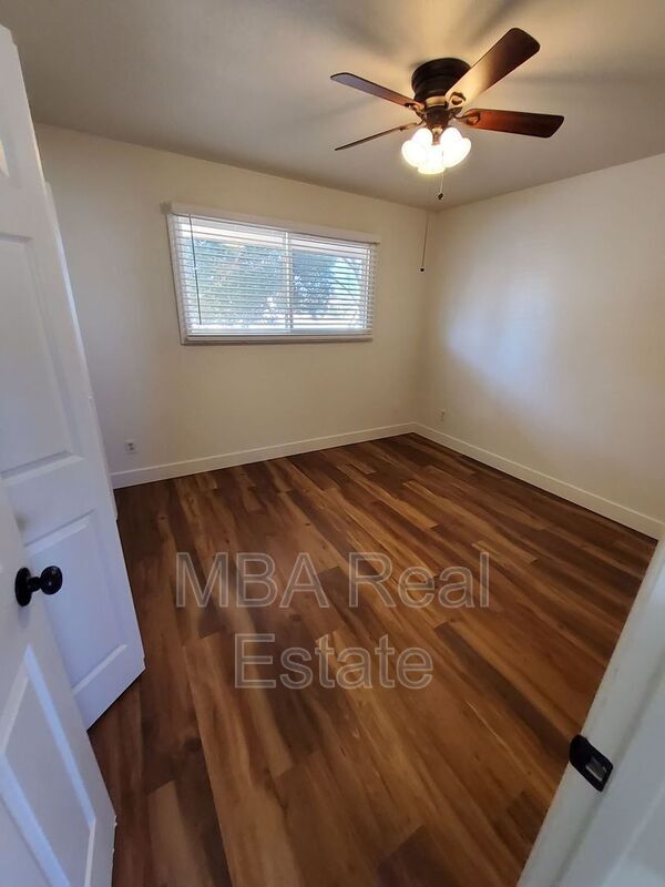 Building Photo - 1444 W Huntington Dr