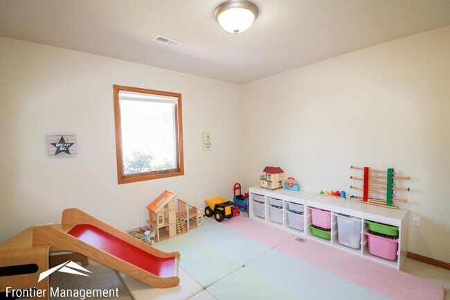 Building Photo - 416 Stone Grove Dr