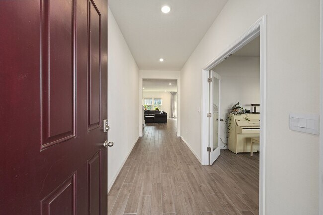 Building Photo - New Home In Arbor Greens
