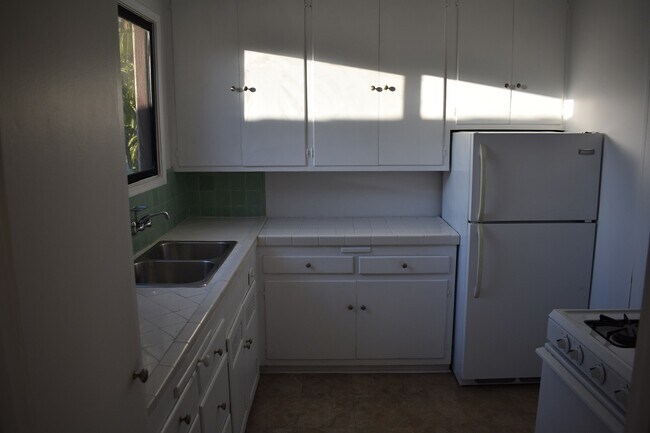 Kitchen - 1444 S Beverly Dr
