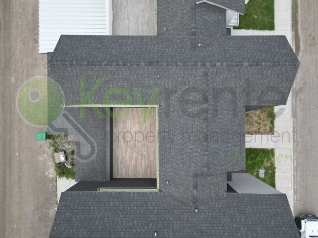 Building Photo - Stunning 3- bed/ 2.5 upgraded luxury townh...