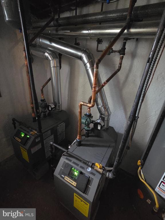 Building Photo - 553 Fanshawe St