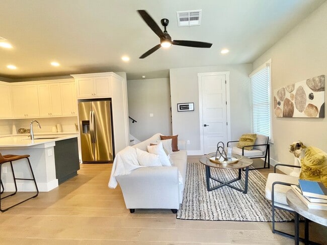 Building Photo - 311 E Evergreen St