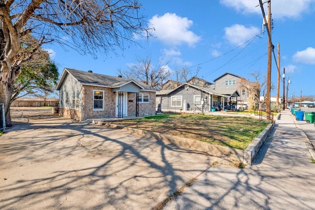 Building Photo - Cozy 3 Bed 2 Bath- Newly Renovated Home in Downtown San Antonio!