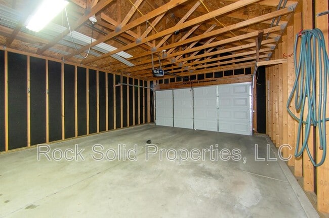 Building Photo - 407 E 5th St