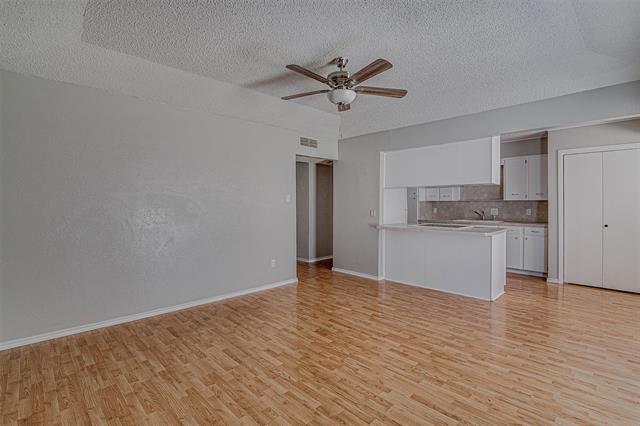 Building Photo - 833 Springhill Dr
