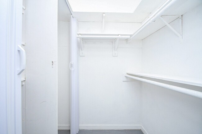 Building Photo - 9809 Richmond Ave.