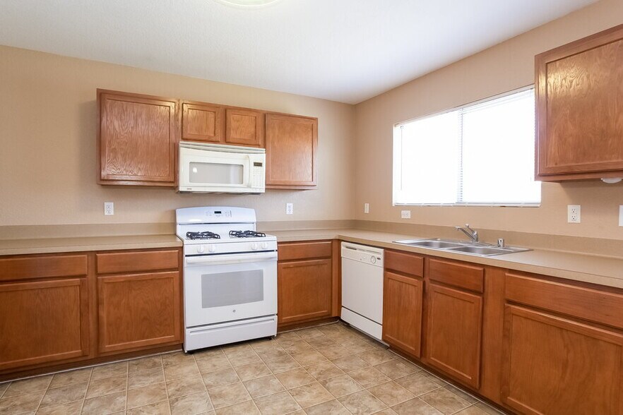 Building Photo - 2034 Vanamen Ct