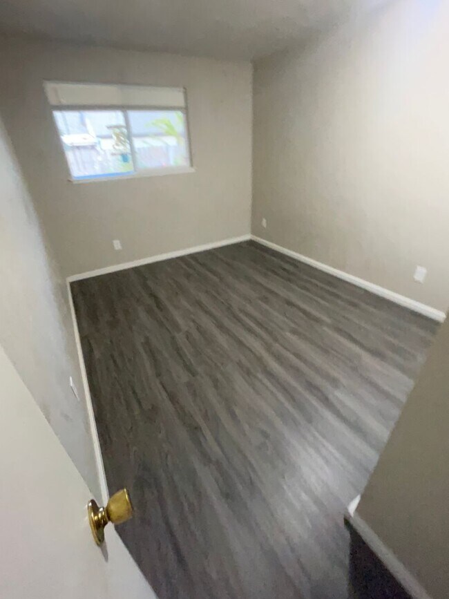 Building Photo - Pet Friendly 2 Bedroom in Lebanon!