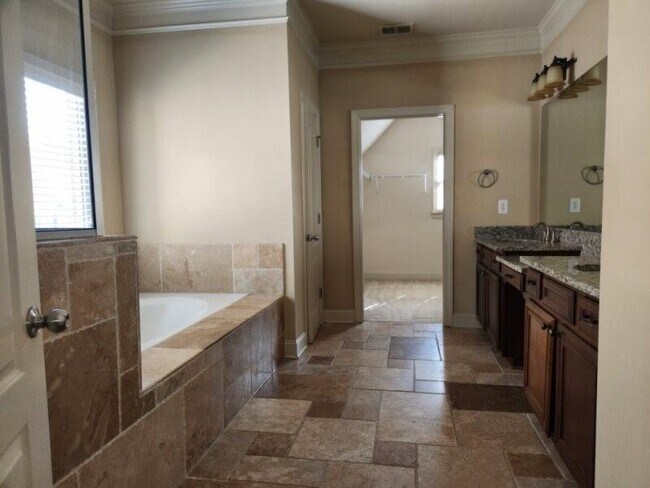 Building Photo - 3542 Waters Run Dr