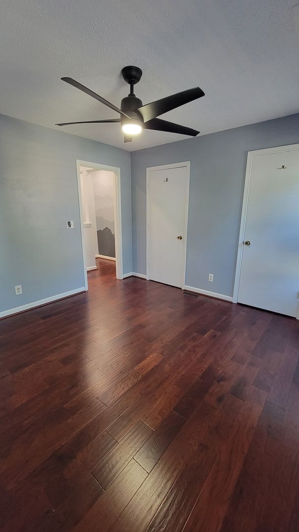 Building Photo - Beautifully Maintained Townhome in Downtow...