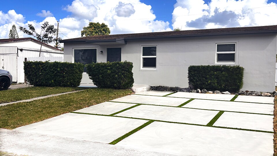 Building Photo - 721 N 68th Way