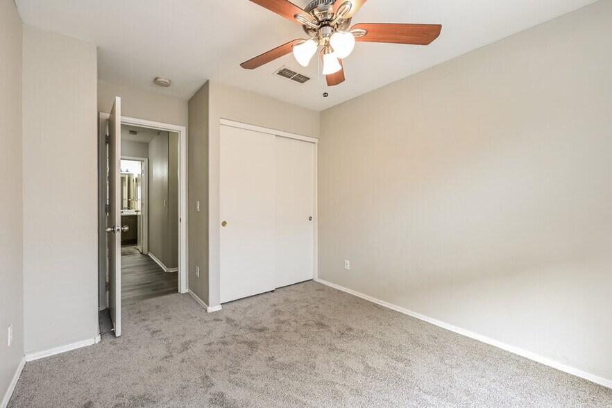 Building Photo - 11338 W Crestbrook Dr