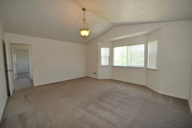 Building Photo - Broadmoore Community, 4 bed 2.5 bath