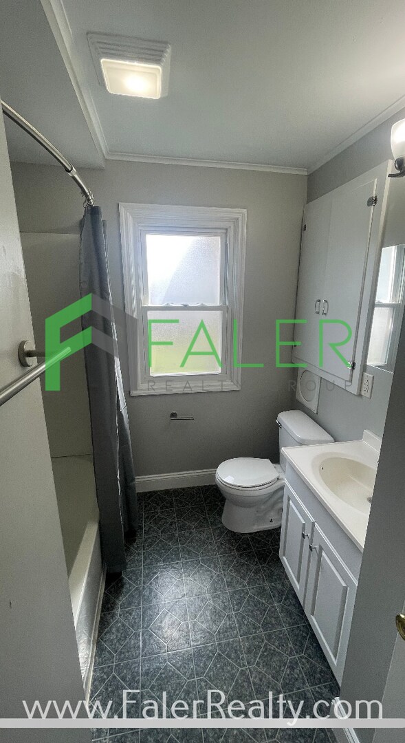 Building Photo - Darling 3-Bedroom Cape Cod in Belmont