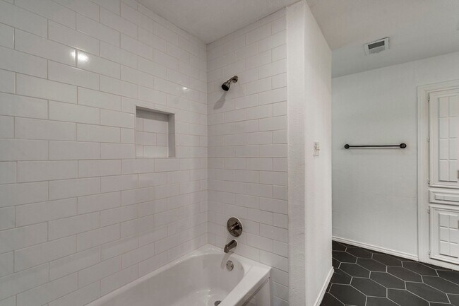Building Photo - 3403 Sheffield Dr