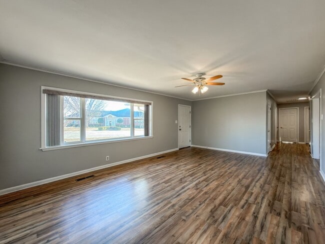 Building Photo - Newly Updated 3 Bed, 2 Bath Home in Greenwood