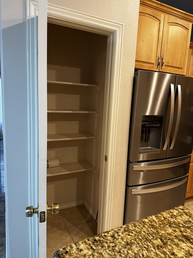 Building Photo - 613 Mesa Vista Dr