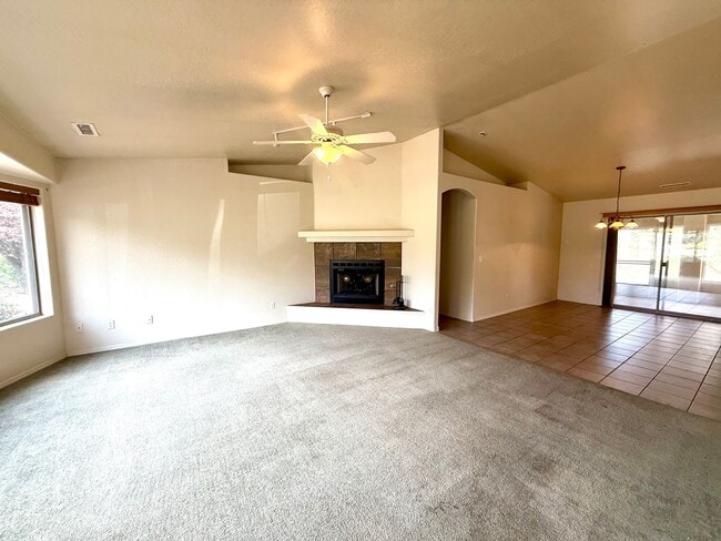 Building Photo - Beautiful 4-Bedroom Home in Desirable Pres...