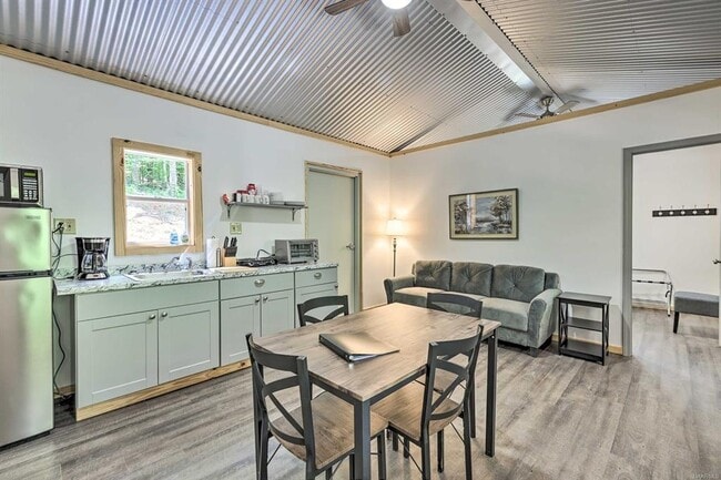 Building Photo - 185 S Tallassee Dr