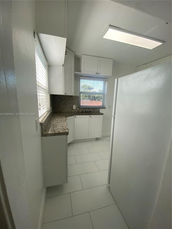Building Photo - 2833 SW 38th Ave