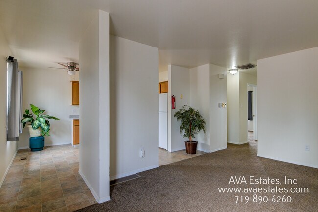Building Photo - 531 S Angus Ave
