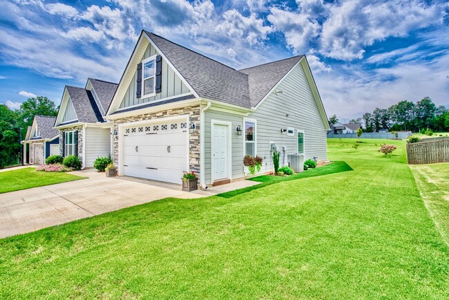 Building Photo - Beautiful home in Greer