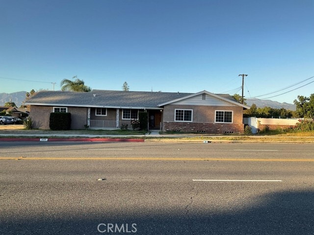 Building Photo - 1429 E Merced Ave