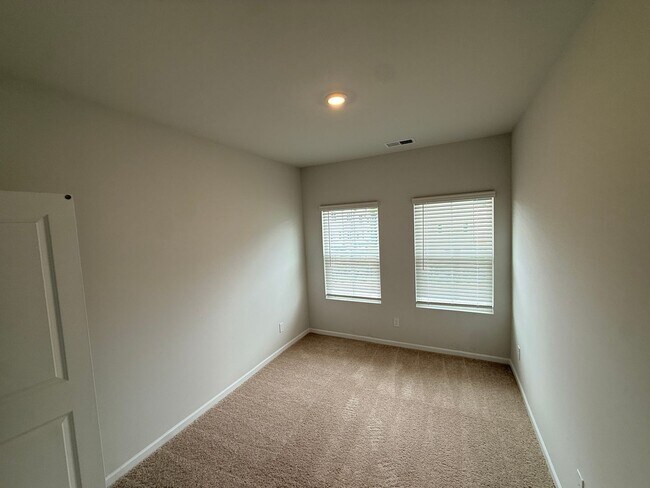 Building Photo - 3009 Kingsfield Rd