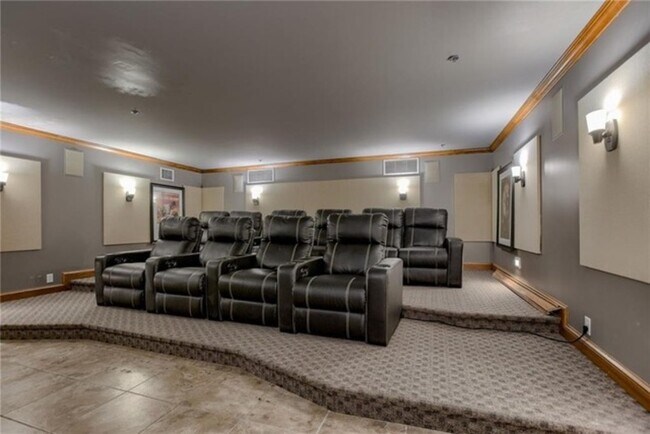 Building Photo - 609 Central St